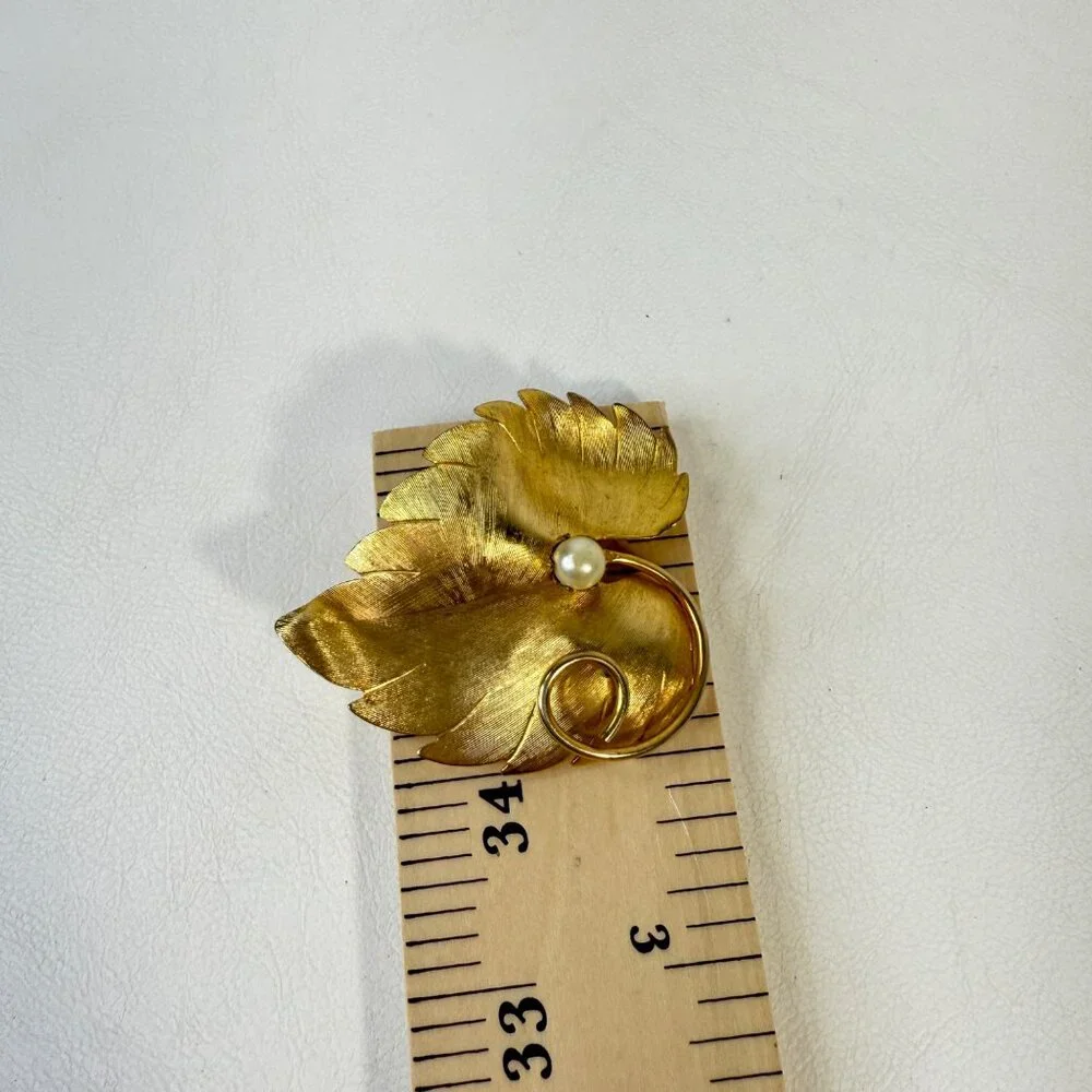 Vintage Leaf Brooch Gold-Tone Faux‎ Pearl Statement Retro